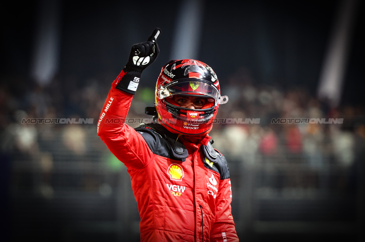 GP SINGAPORE, Carlos Sainz Jr (ESP), Ferrari 
16.09.2023. Formula 1 World Championship, Rd 16, Singapore Grand Prix, Marina Bay Street Circuit, Singapore, Qualifiche Day.
- www.xpbimages.com, EMail: requests@xpbimages.com © Copyright: Charniaux / XPB Images