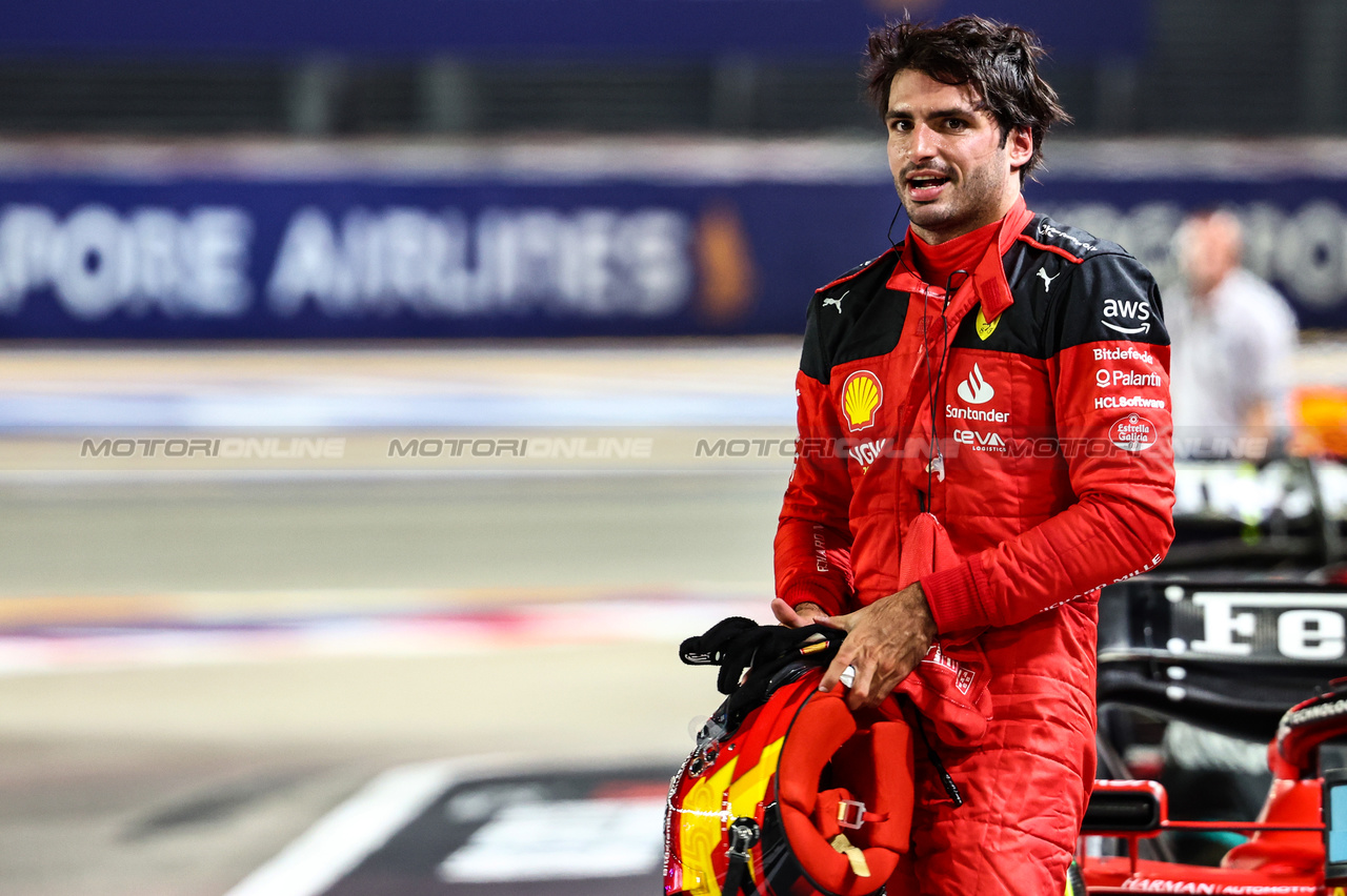 GP SINGAPORE, Carlos Sainz Jr (ESP), Ferrari 
16.09.2023. Formula 1 World Championship, Rd 16, Singapore Grand Prix, Marina Bay Street Circuit, Singapore, Qualifiche Day.
- www.xpbimages.com, EMail: requests@xpbimages.com © Copyright: Charniaux / XPB Images