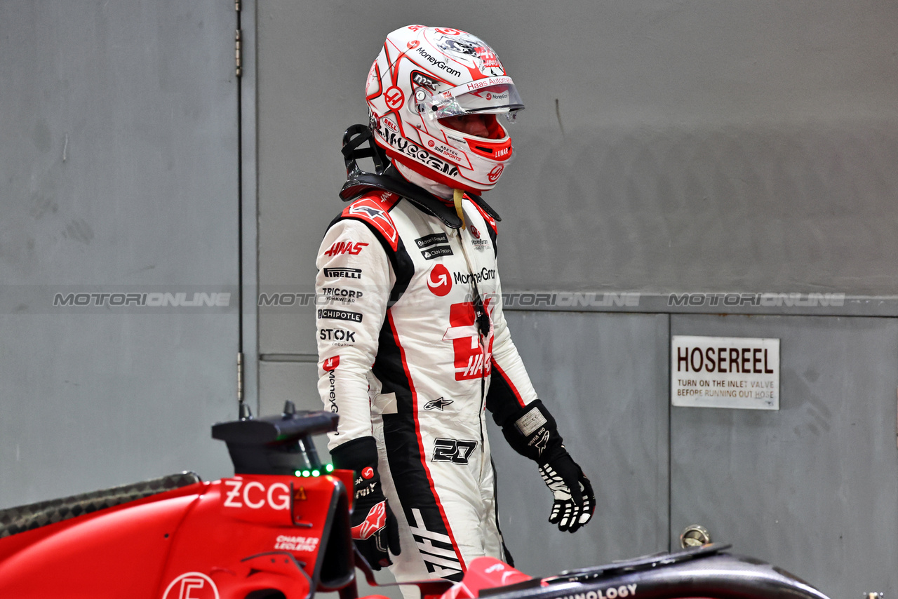 GP SINGAPORE, Kevin Magnussen (DEN) Haas F1 Team in qualifying parc ferme.

16.09.2023. Formula 1 World Championship, Rd 16, Singapore Grand Prix, Marina Bay Street Circuit, Singapore, Qualifiche Day.

- www.xpbimages.com, EMail: requests@xpbimages.com © Copyright: Batchelor / XPB Images
