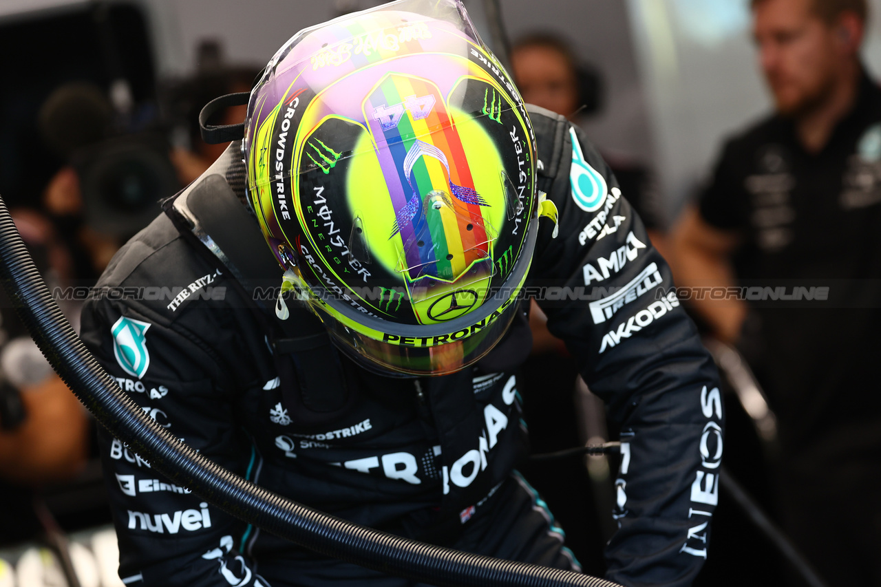 GP SINGAPORE, Lewis Hamilton (GBR) Mercedes AMG F1.

16.09.2023. Formula 1 World Championship, Rd 16, Singapore Grand Prix, Marina Bay Street Circuit, Singapore, Qualifiche Day.

- www.xpbimages.com, EMail: requests@xpbimages.com © Copyright: Batchelor / XPB Images