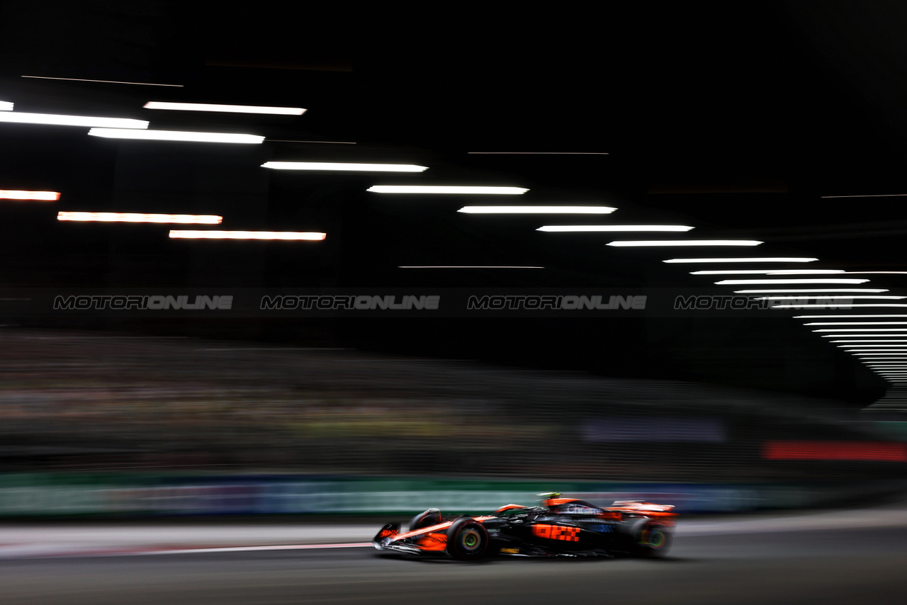 GP SINGAPORE, Lando Norris (GBR) McLaren MCL60.

16.09.2023. Formula 1 World Championship, Rd 16, Singapore Grand Prix, Marina Bay Street Circuit, Singapore, Qualifiche Day.

 - www.xpbimages.com, EMail: requests@xpbimages.com © Copyright: Coates / XPB Images