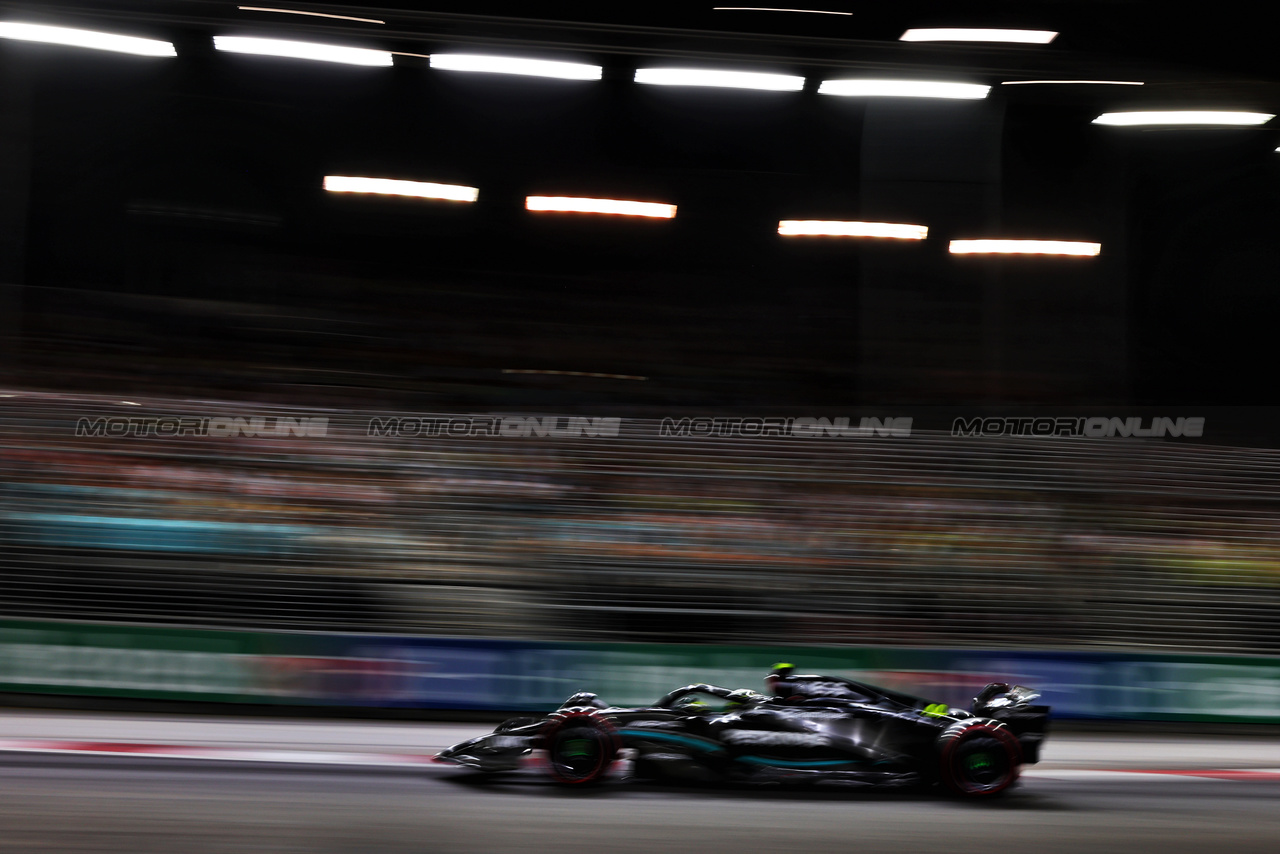 GP SINGAPORE, Lewis Hamilton (GBR) Mercedes AMG F1 W14.

16.09.2023. Formula 1 World Championship, Rd 16, Singapore Grand Prix, Marina Bay Street Circuit, Singapore, Qualifiche Day.

 - www.xpbimages.com, EMail: requests@xpbimages.com © Copyright: Coates / XPB Images