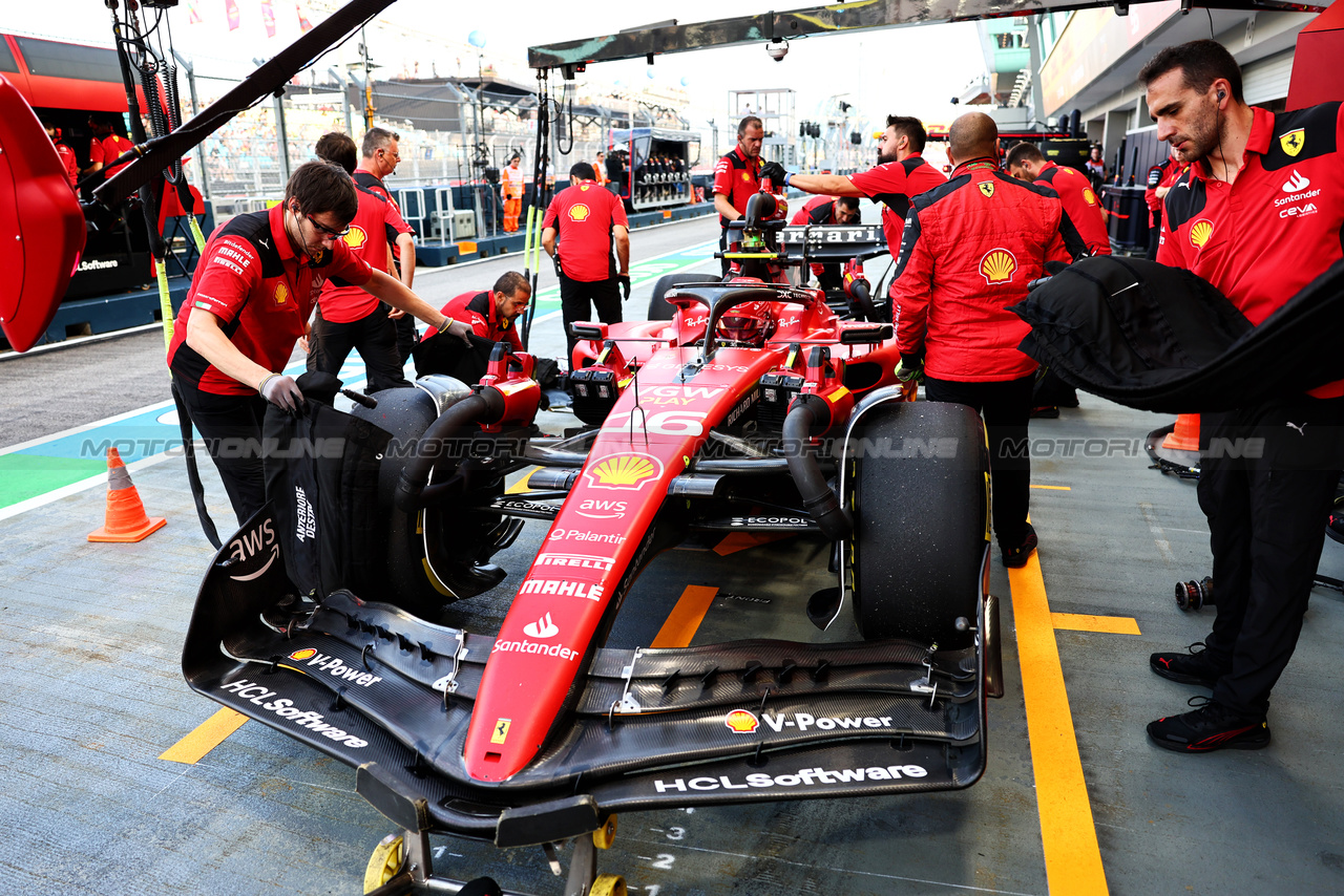 GP SINGAPORE, Charles Leclerc (MON) Ferrari SF-23 in the pits.

16.09.2023. Formula 1 World Championship, Rd 16, Singapore Grand Prix, Marina Bay Street Circuit, Singapore, Qualifiche Day.

- www.xpbimages.com, EMail: requests@xpbimages.com © Copyright: Batchelor / XPB Images