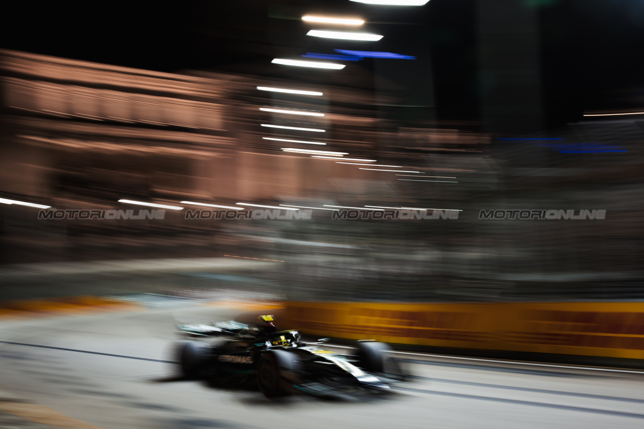 GP SINGAPORE, Lewis Hamilton (GBR) Mercedes AMG F1 W14.

16.09.2023. Formula 1 World Championship, Rd 16, Singapore Grand Prix, Marina Bay Street Circuit, Singapore, Qualifiche Day.

- www.xpbimages.com, EMail: requests@xpbimages.com © Copyright: Bearne / XPB Images