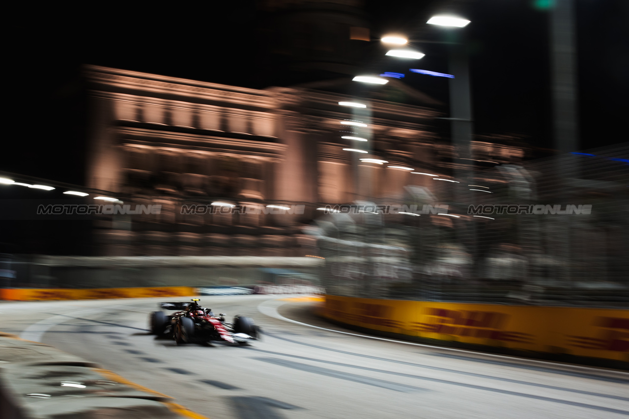 GP SINGAPORE, Zhou Guanyu (CHN) Alfa Romeo F1 Team C43.

16.09.2023. Formula 1 World Championship, Rd 16, Singapore Grand Prix, Marina Bay Street Circuit, Singapore, Qualifiche Day.

- www.xpbimages.com, EMail: requests@xpbimages.com © Copyright: Bearne / XPB Images