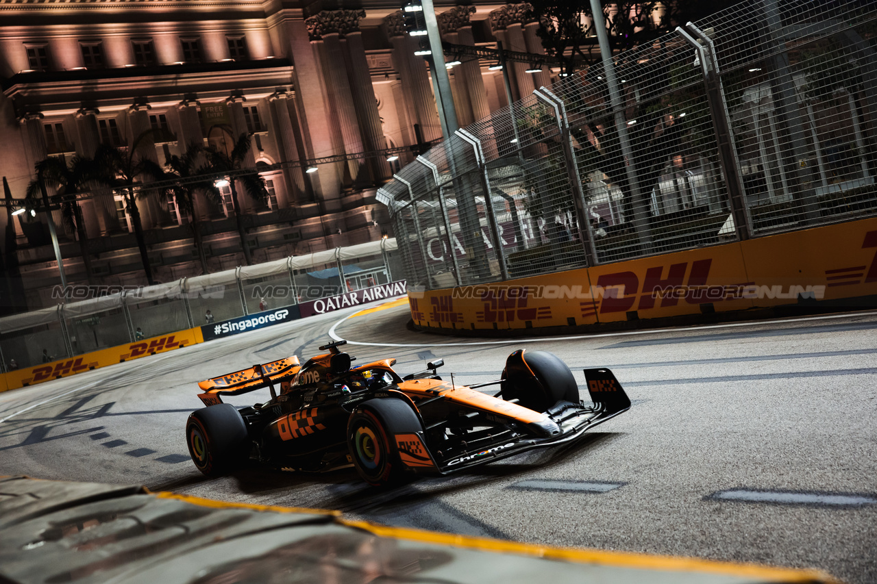 GP SINGAPORE, Oscar Piastri (AUS) McLaren MCL60.

16.09.2023. Formula 1 World Championship, Rd 16, Singapore Grand Prix, Marina Bay Street Circuit, Singapore, Qualifiche Day.

- www.xpbimages.com, EMail: requests@xpbimages.com © Copyright: Bearne / XPB Images