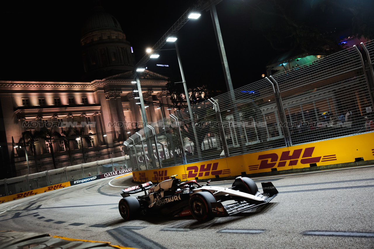 GP SINGAPORE, Yuki Tsunoda (JPN) AlphaTauri AT04.

16.09.2023. Formula 1 World Championship, Rd 16, Singapore Grand Prix, Marina Bay Street Circuit, Singapore, Qualifiche Day.

- www.xpbimages.com, EMail: requests@xpbimages.com © Copyright: Bearne / XPB Images