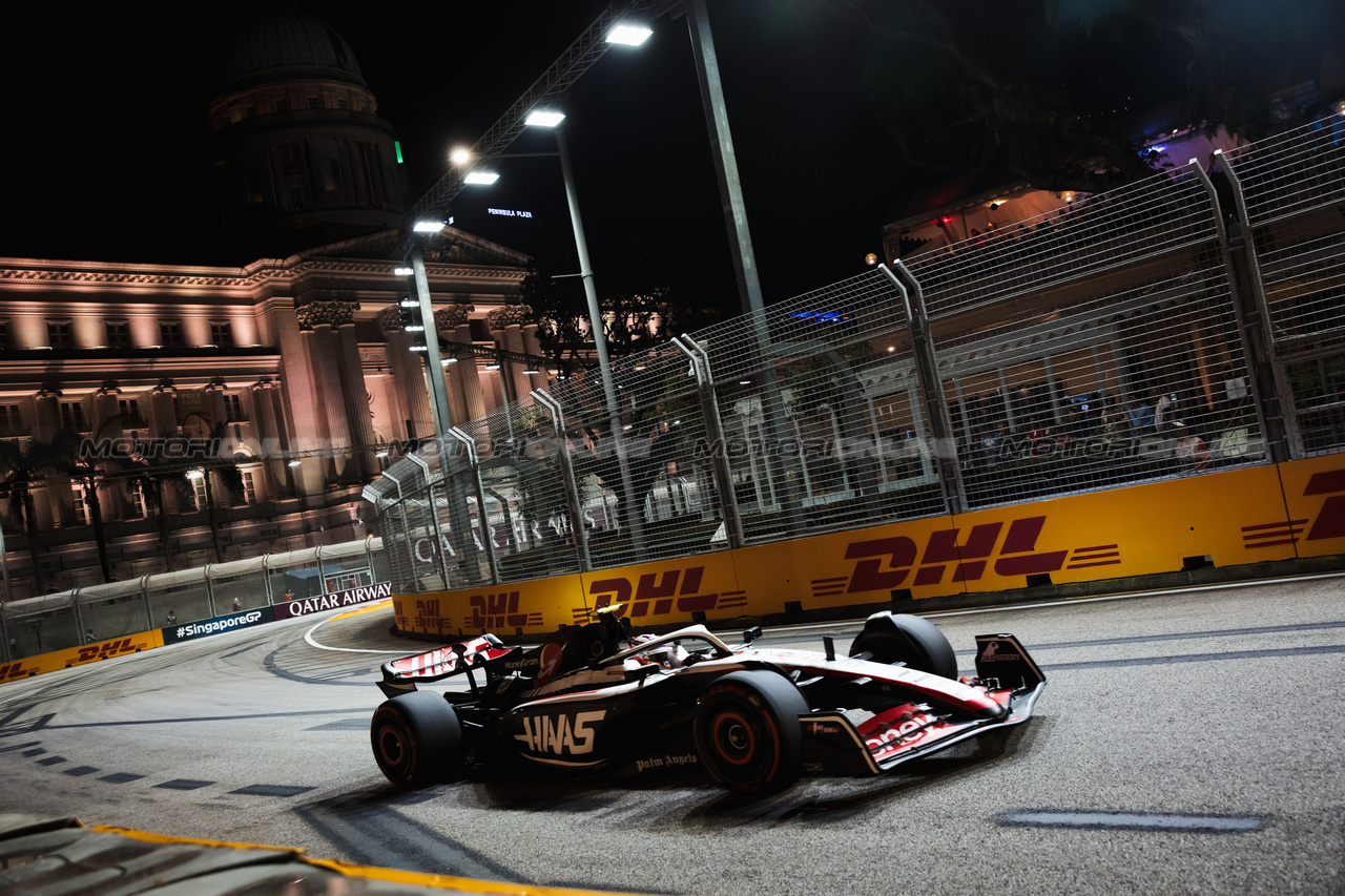 GP SINGAPORE, Nico Hulkenberg (GER) Haas VF-23.

16.09.2023. Formula 1 World Championship, Rd 16, Singapore Grand Prix, Marina Bay Street Circuit, Singapore, Qualifiche Day.

- www.xpbimages.com, EMail: requests@xpbimages.com © Copyright: Bearne / XPB Images