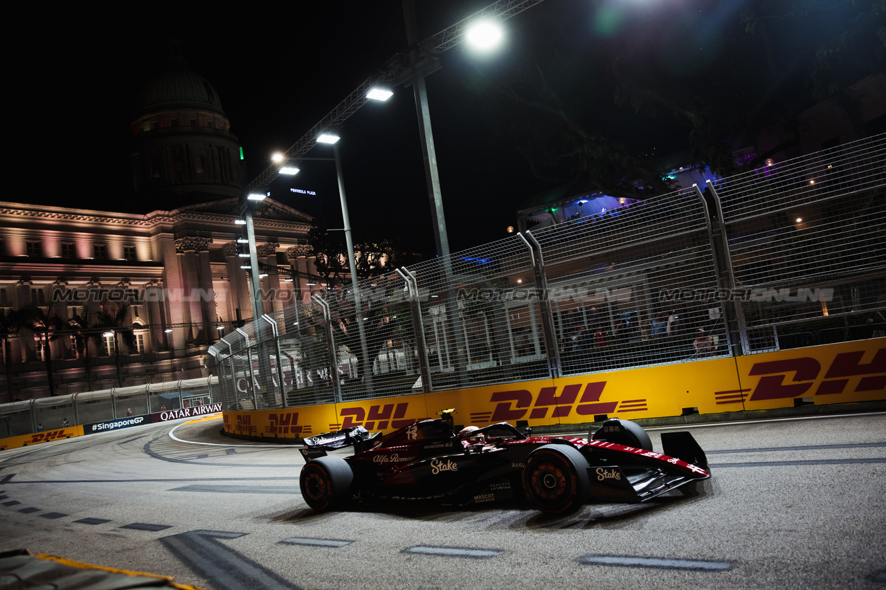 GP SINGAPORE, Zhou Guanyu (CHN) Alfa Romeo F1 Team C43.

16.09.2023. Formula 1 World Championship, Rd 16, Singapore Grand Prix, Marina Bay Street Circuit, Singapore, Qualifiche Day.

- www.xpbimages.com, EMail: requests@xpbimages.com © Copyright: Bearne / XPB Images