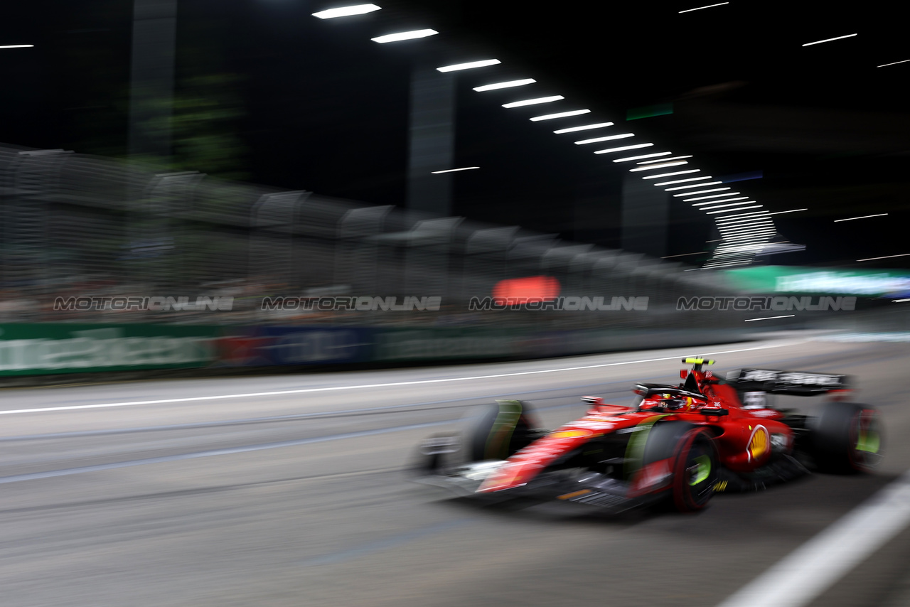 GP SINGAPORE, Carlos Sainz Jr (ESP) Ferrari SF-23.

16.09.2023. Formula 1 World Championship, Rd 16, Singapore Grand Prix, Marina Bay Street Circuit, Singapore, Qualifiche Day.

 - www.xpbimages.com, EMail: requests@xpbimages.com © Copyright: Rew / XPB Images