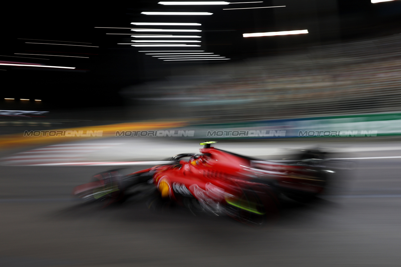 GP SINGAPORE, Carlos Sainz Jr (ESP) Ferrari SF-23.

16.09.2023. Formula 1 World Championship, Rd 16, Singapore Grand Prix, Marina Bay Street Circuit, Singapore, Qualifiche Day.

 - www.xpbimages.com, EMail: requests@xpbimages.com © Copyright: Rew / XPB Images