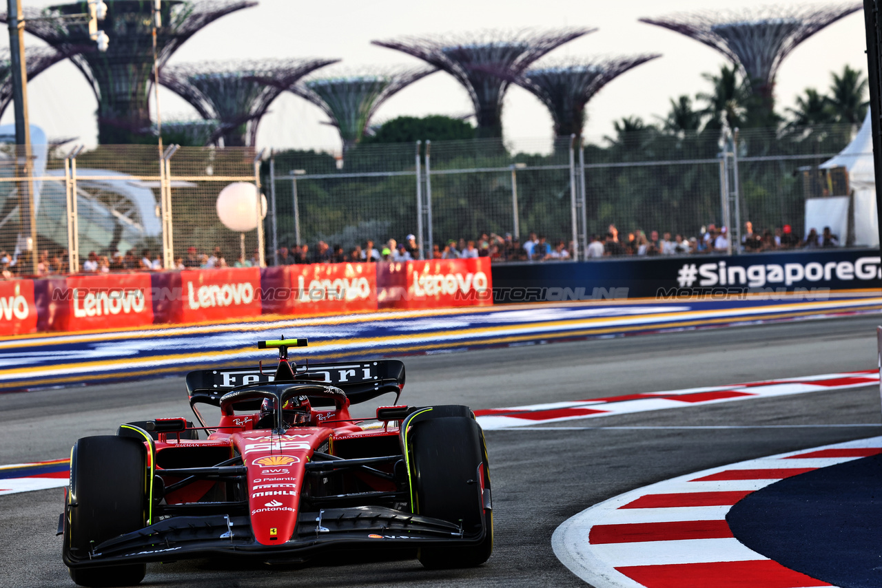 GP SINGAPORE, Carlos Sainz Jr (ESP) Ferrari SF-23.

16.09.2023. Formula 1 World Championship, Rd 16, Singapore Grand Prix, Marina Bay Street Circuit, Singapore, Qualifiche Day.

- www.xpbimages.com, EMail: requests@xpbimages.com © Copyright: Batchelor / XPB Images