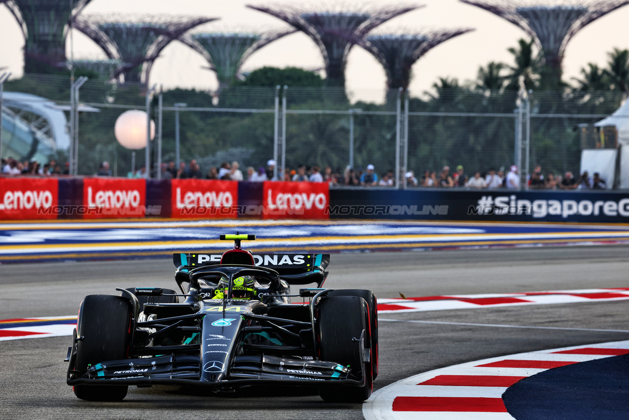 GP SINGAPORE, Lewis Hamilton (GBR) Mercedes AMG F1 W14.

16.09.2023. Formula 1 World Championship, Rd 16, Singapore Grand Prix, Marina Bay Street Circuit, Singapore, Qualifiche Day.

- www.xpbimages.com, EMail: requests@xpbimages.com © Copyright: Batchelor / XPB Images