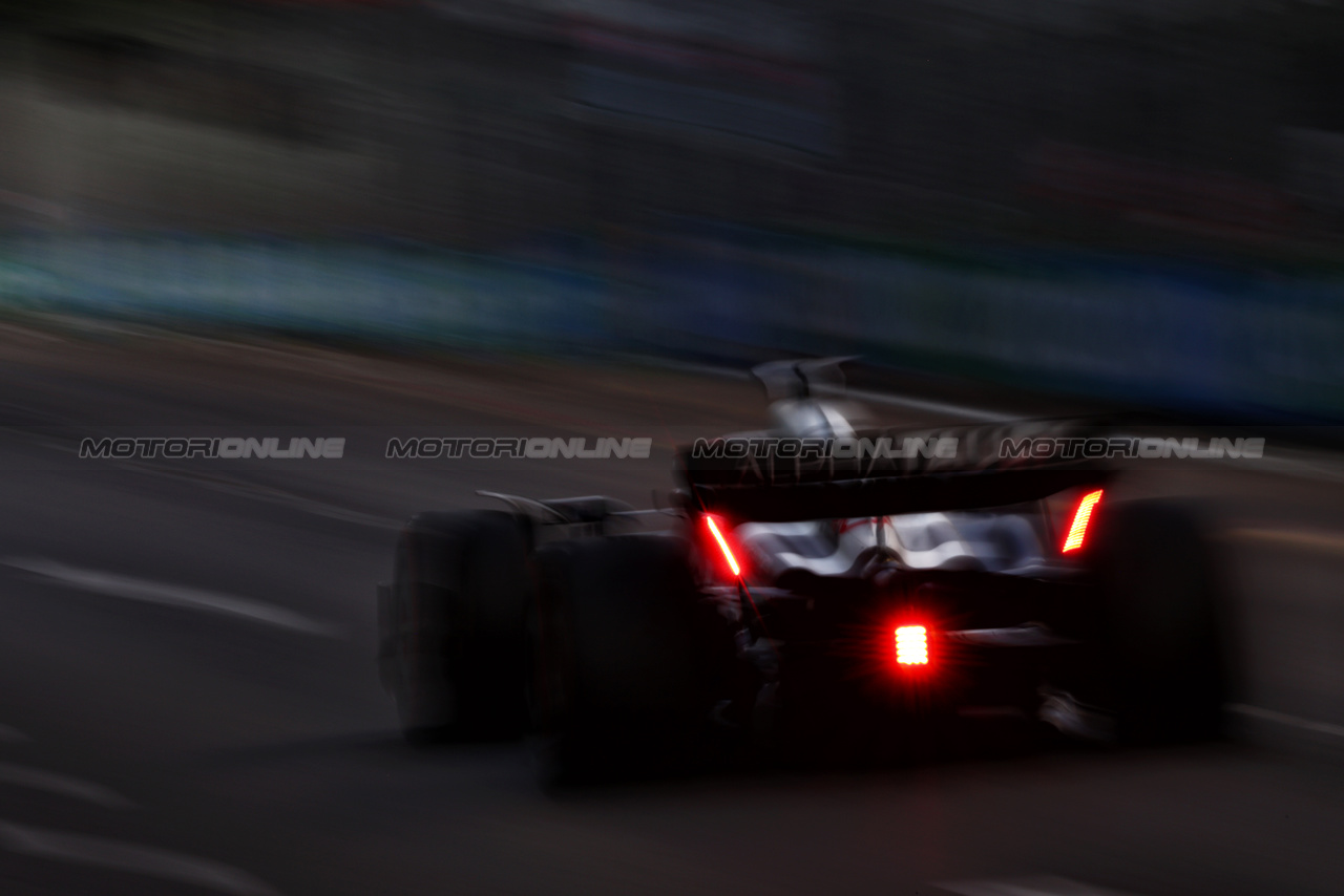 GP SINGAPORE, Liam Lawson (NZL) AlphaTauri AT04.

16.09.2023. Formula 1 World Championship, Rd 16, Singapore Grand Prix, Marina Bay Street Circuit, Singapore, Qualifiche Day.

 - www.xpbimages.com, EMail: requests@xpbimages.com © Copyright: Coates / XPB Images