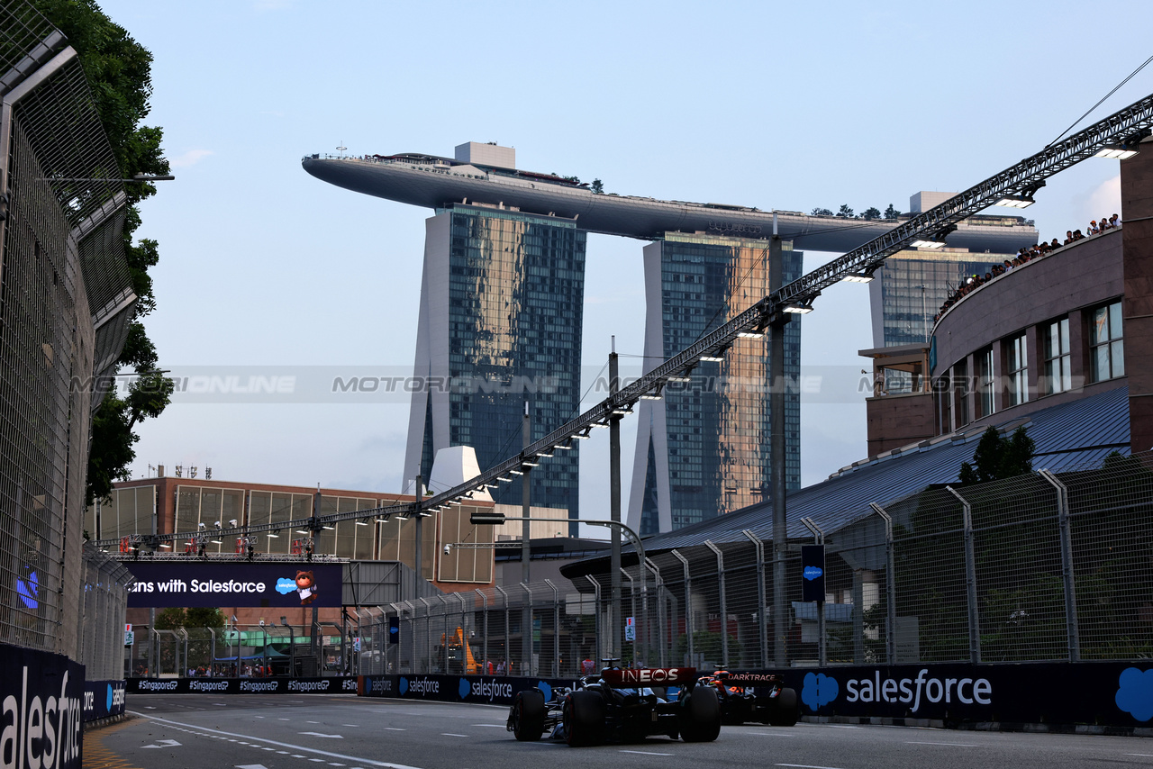 GP SINGAPORE, George Russell (GBR) Mercedes AMG F1 W14.

16.09.2023. Formula 1 World Championship, Rd 16, Singapore Grand Prix, Marina Bay Street Circuit, Singapore, Qualifiche Day.

 - www.xpbimages.com, EMail: requests@xpbimages.com © Copyright: Coates / XPB Images
