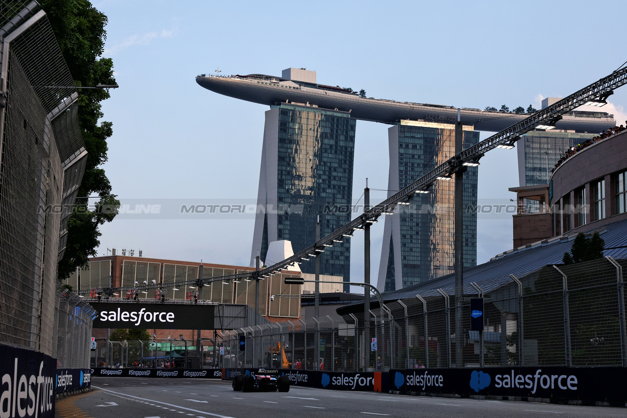 GP SINGAPORE, Alexander Albon (THA) Williams Racing FW45.

16.09.2023. Formula 1 World Championship, Rd 16, Singapore Grand Prix, Marina Bay Street Circuit, Singapore, Qualifiche Day.

 - www.xpbimages.com, EMail: requests@xpbimages.com © Copyright: Coates / XPB Images