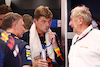 GP SINGAPORE, Max Verstappen (NLD) Red Bull Racing with Christian Horner (GBR) Red Bull Racing Team Principal e Dr Helmut Marko (AUT) Red Bull Motorsport Consultant.
16.09.2023. Formula 1 World Championship, Rd 16, Singapore Grand Prix, Marina Bay Street Circuit, Singapore, Qualifiche Day.
- www.xpbimages.com, EMail: requests@xpbimages.com © Copyright: Batchelor / XPB Images