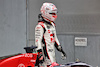 GP SINGAPORE, Kevin Magnussen (DEN) Haas F1 Team in qualifying parc ferme.
16.09.2023. Formula 1 World Championship, Rd 16, Singapore Grand Prix, Marina Bay Street Circuit, Singapore, Qualifiche Day.
- www.xpbimages.com, EMail: requests@xpbimages.com © Copyright: Batchelor / XPB Images