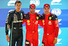 GP SINGAPORE, Qualifiche top three in parc ferme (L to R): George Russell (GBR) Mercedes AMG F1, second; Carlos Sainz Jr (ESP) Ferrari, pole position; Charles Leclerc (MON) Ferrari, third.
16.09.2023. Formula 1 World Championship, Rd 16, Singapore Grand Prix, Marina Bay Street Circuit, Singapore, Qualifiche Day.
- www.xpbimages.com, EMail: requests@xpbimages.com © Copyright: Batchelor / XPB Images