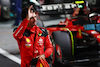GP SINGAPORE, Carlos Sainz Jr (ESP) Ferrari SF-23 celebrates his pole position in qualifying parc ferme.
16.09.2023. Formula 1 World Championship, Rd 16, Singapore Grand Prix, Marina Bay Street Circuit, Singapore, Qualifiche Day.
 - www.xpbimages.com, EMail: requests@xpbimages.com © Copyright: Coates / XPB Images