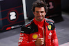 GP SINGAPORE, Carlos Sainz Jr (ESP) Ferrari celebrates his pole position in qualifying parc ferme.
16.09.2023. Formula 1 World Championship, Rd 16, Singapore Grand Prix, Marina Bay Street Circuit, Singapore, Qualifiche Day.
 - www.xpbimages.com, EMail: requests@xpbimages.com © Copyright: Coates / XPB Images