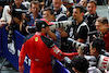 GP SINGAPORE, Carlos Sainz Jr (ESP) Ferrari celebrates his pole position in qualifying parc ferme.
16.09.2023. Formula 1 World Championship, Rd 16, Singapore Grand Prix, Marina Bay Street Circuit, Singapore, Qualifiche Day.
 - www.xpbimages.com, EMail: requests@xpbimages.com © Copyright: Coates / XPB Images