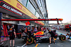 GP SINGAPORE, Max Verstappen (NLD) Red Bull Racing RB19 in the pits.
16.09.2023. Formula 1 World Championship, Rd 16, Singapore Grand Prix, Marina Bay Street Circuit, Singapore, Qualifiche Day.
- www.xpbimages.com, EMail: requests@xpbimages.com © Copyright: Batchelor / XPB Images