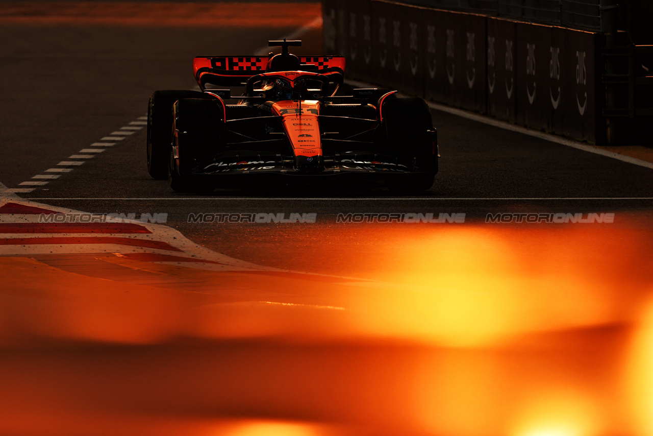 GP SINGAPORE, Oscar Piastri (AUS) McLaren MCL60.

15.09.2023. Formula 1 World Championship, Rd 16, Singapore Grand Prix, Marina Bay Street Circuit, Singapore, Practice Day.

- www.xpbimages.com, EMail: requests@xpbimages.com © Copyright: Moy / XPB Images