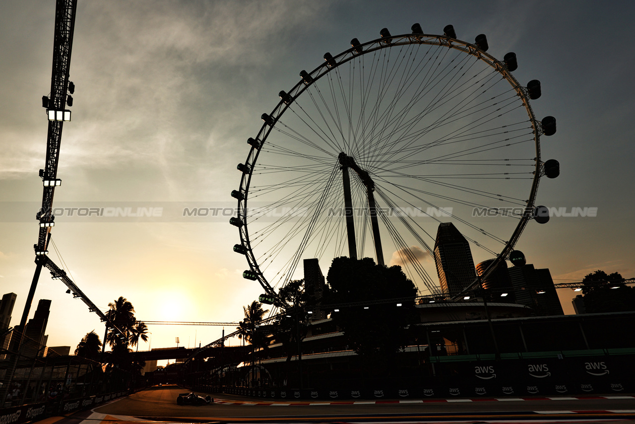 GP SINGAPORE, Valtteri Bottas (FIN) Alfa Romeo F1 Team C43.

15.09.2023. Formula 1 World Championship, Rd 16, Singapore Grand Prix, Marina Bay Street Circuit, Singapore, Practice Day.

- www.xpbimages.com, EMail: requests@xpbimages.com © Copyright: Moy / XPB Images