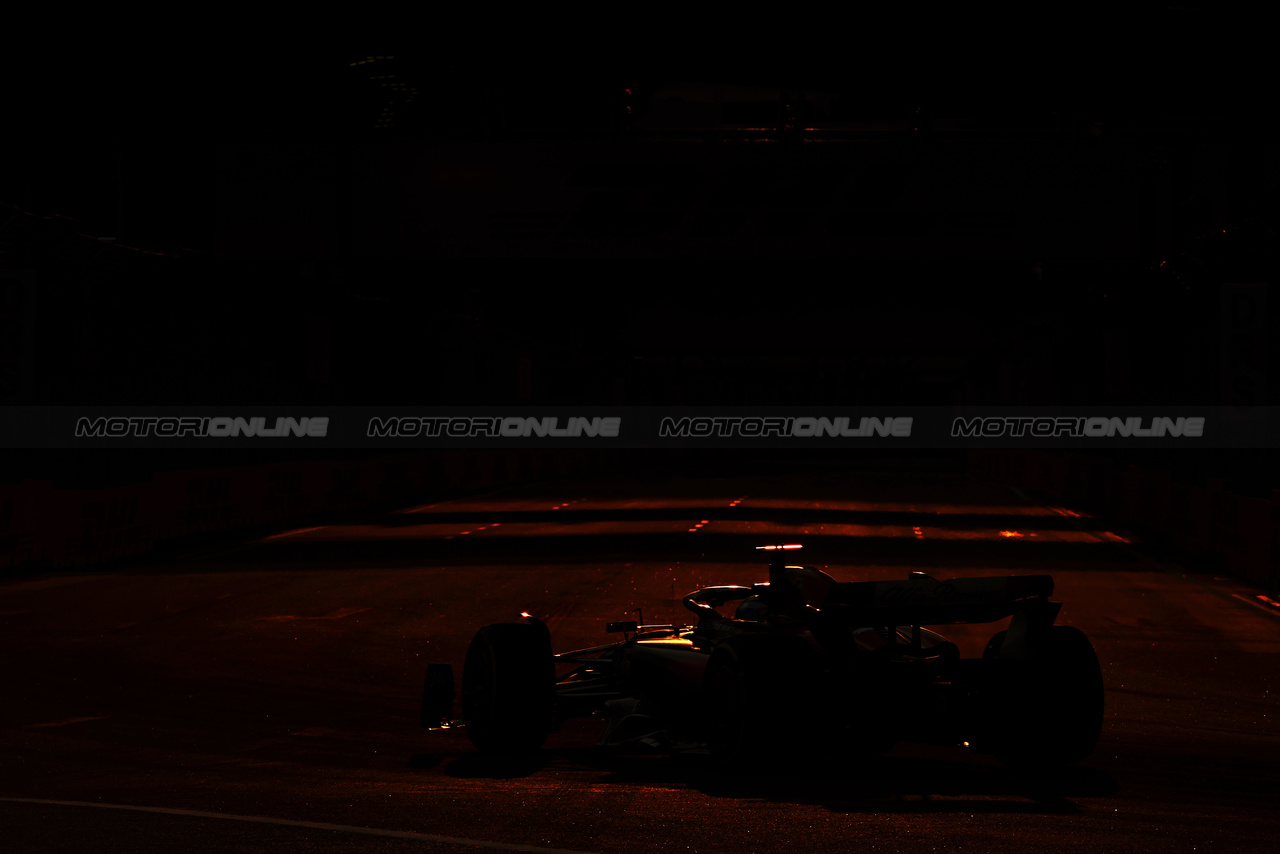 GP SINGAPORE, Valtteri Bottas (FIN) Alfa Romeo F1 Team C43.

15.09.2023. Formula 1 World Championship, Rd 16, Singapore Grand Prix, Marina Bay Street Circuit, Singapore, Practice Day.

- www.xpbimages.com, EMail: requests@xpbimages.com © Copyright: Charniaux / XPB Images