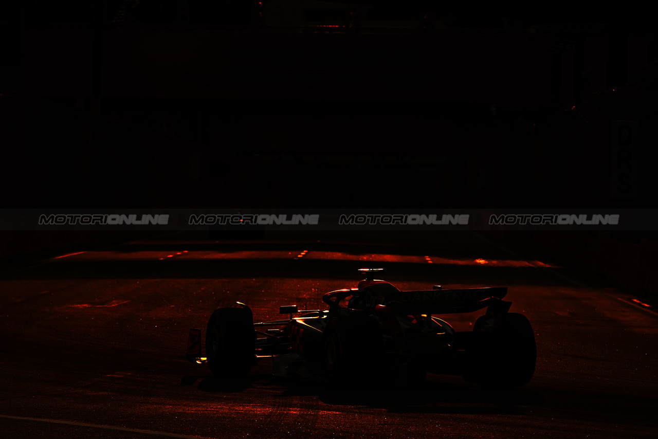 GP SINGAPORE, Lando Norris (GBR) McLaren MCL60.

15.09.2023. Formula 1 World Championship, Rd 16, Singapore Grand Prix, Marina Bay Street Circuit, Singapore, Practice Day.

- www.xpbimages.com, EMail: requests@xpbimages.com © Copyright: Charniaux / XPB Images