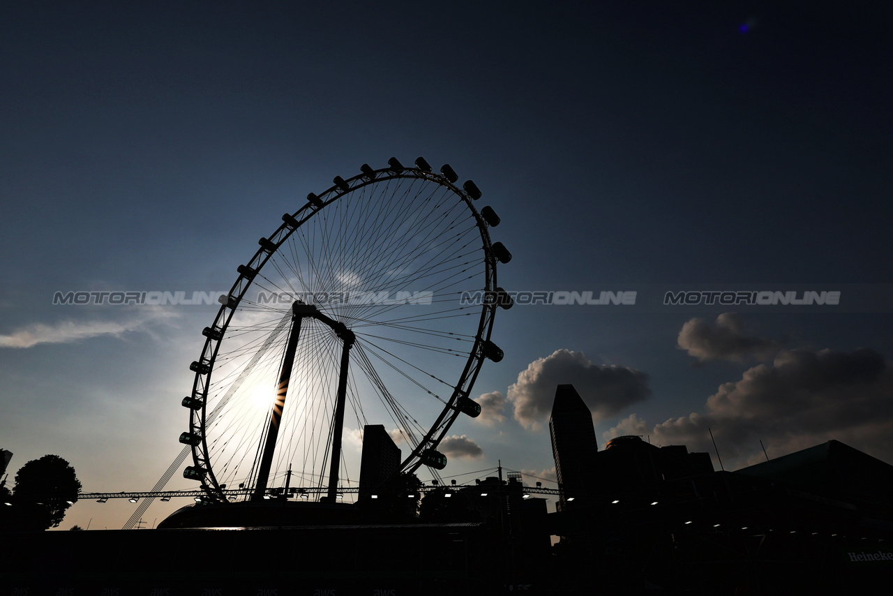 GP SINGAPORE, Circuit Atmosfera - Singapore Flyer.

15.09.2023. Formula 1 World Championship, Rd 16, Singapore Grand Prix, Marina Bay Street Circuit, Singapore, Practice Day.

- www.xpbimages.com, EMail: requests@xpbimages.com © Copyright: Moy / XPB Images