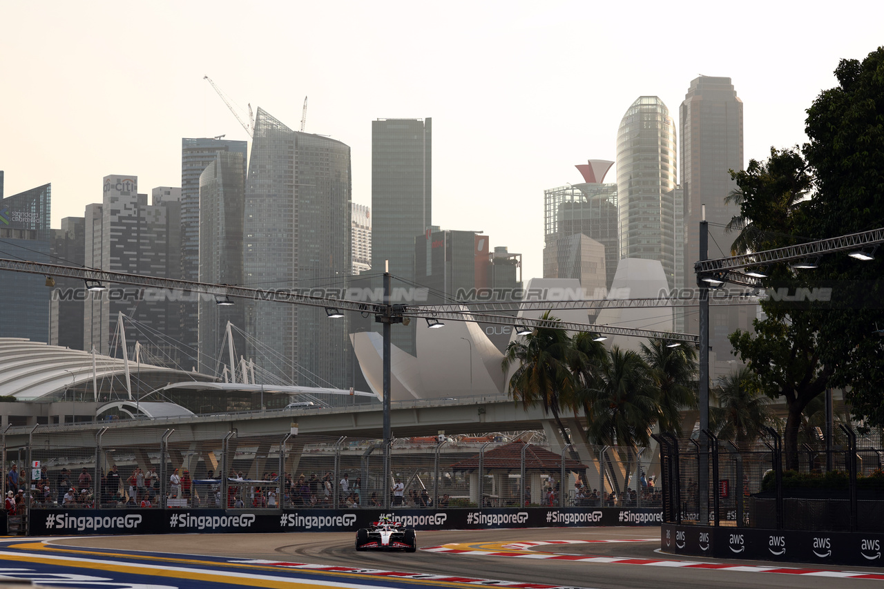 GP SINGAPORE, Nico Hulkenberg (GER) Haas VF-23.

15.09.2023. Formula 1 World Championship, Rd 16, Singapore Grand Prix, Marina Bay Street Circuit, Singapore, Practice Day.

- www.xpbimages.com, EMail: requests@xpbimages.com © Copyright: Moy / XPB Images