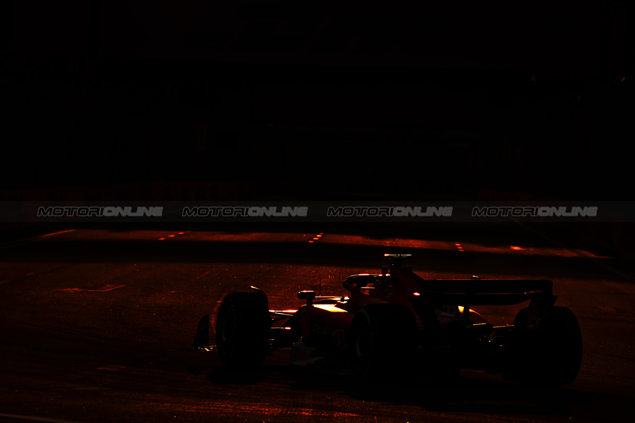 GP SINGAPORE, Carlos Sainz Jr (ESP) Ferrari SF-23.

15.09.2023. Formula 1 World Championship, Rd 16, Singapore Grand Prix, Marina Bay Street Circuit, Singapore, Practice Day.

- www.xpbimages.com, EMail: requests@xpbimages.com © Copyright: Charniaux / XPB Images