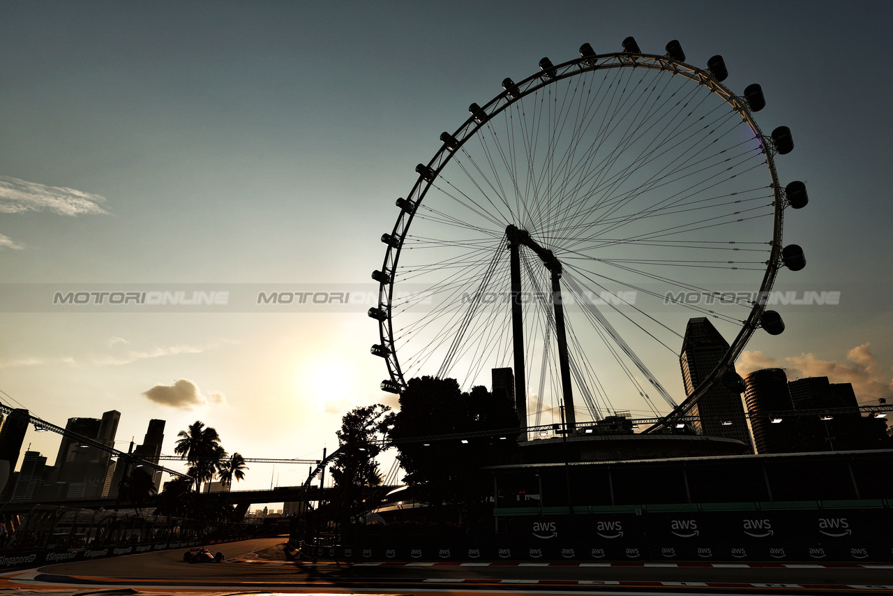 GP SINGAPORE, Oscar Piastri (AUS) McLaren MCL60.

15.09.2023. Formula 1 World Championship, Rd 16, Singapore Grand Prix, Marina Bay Street Circuit, Singapore, Practice Day.

- www.xpbimages.com, EMail: requests@xpbimages.com © Copyright: Moy / XPB Images
