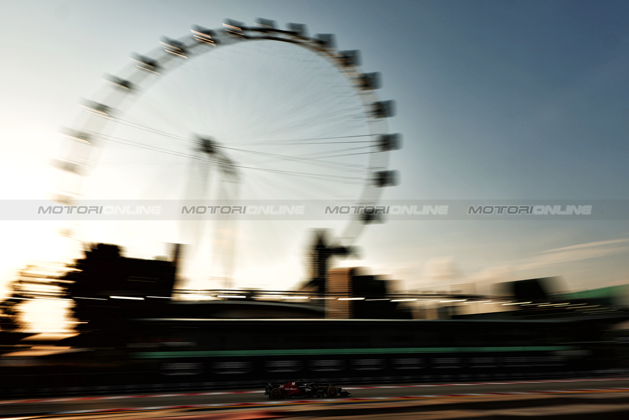 GP SINGAPORE, Valtteri Bottas (FIN) Alfa Romeo F1 Team C43.

15.09.2023. Formula 1 World Championship, Rd 16, Singapore Grand Prix, Marina Bay Street Circuit, Singapore, Practice Day.

- www.xpbimages.com, EMail: requests@xpbimages.com © Copyright: Moy / XPB Images