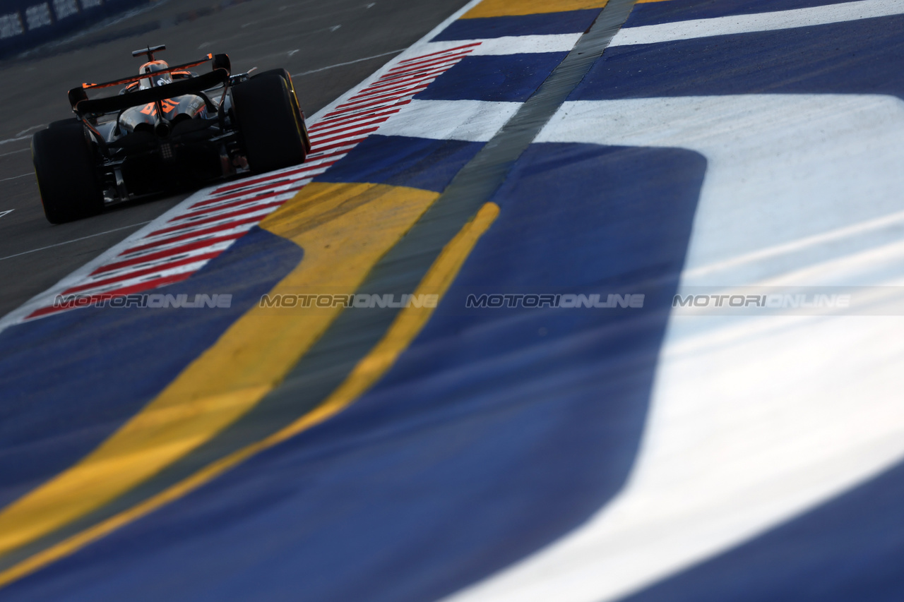 GP SINGAPORE, Oscar Piastri (AUS) McLaren MCL60.

15.09.2023. Formula 1 World Championship, Rd 16, Singapore Grand Prix, Marina Bay Street Circuit, Singapore, Practice Day.

- www.xpbimages.com, EMail: requests@xpbimages.com © Copyright: Moy / XPB Images