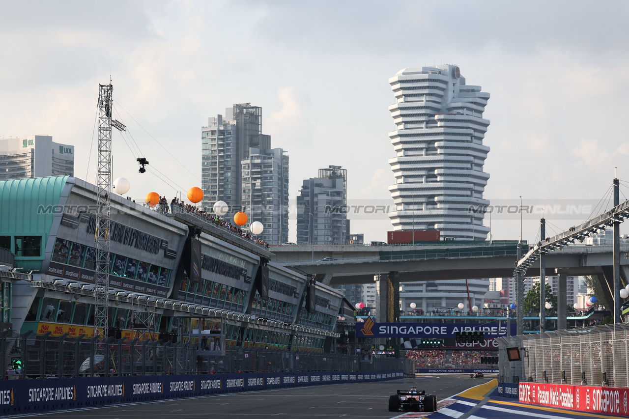 GP SINGAPORE, Alexander Albon (THA) Williams Racing FW45.

15.09.2023. Formula 1 World Championship, Rd 16, Singapore Grand Prix, Marina Bay Street Circuit, Singapore, Practice Day.

- www.xpbimages.com, EMail: requests@xpbimages.com © Copyright: Moy / XPB Images