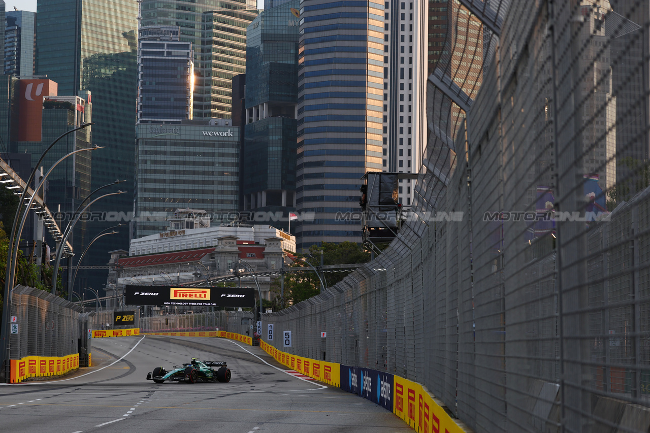 GP SINGAPORE, Fernando Alonso (ESP) Aston Martin F1 Team AMR23.

15.09.2023. Formula 1 World Championship, Rd 16, Singapore Grand Prix, Marina Bay Street Circuit, Singapore, Practice Day.

 - www.xpbimages.com, EMail: requests@xpbimages.com © Copyright: Coates / XPB Images