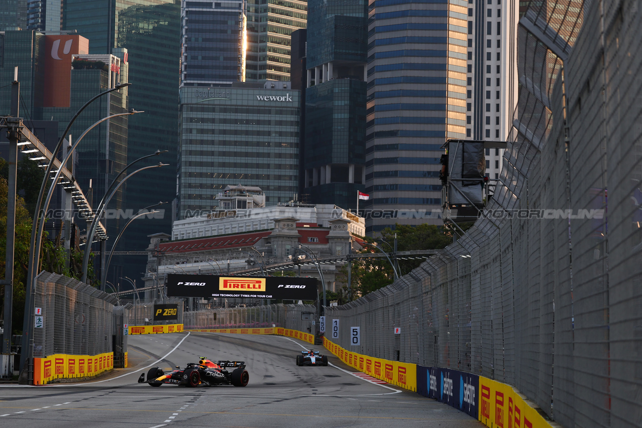GP SINGAPORE, Sergio Perez (MEX) Red Bull Racing RB19.

15.09.2023. Formula 1 World Championship, Rd 16, Singapore Grand Prix, Marina Bay Street Circuit, Singapore, Practice Day.

 - www.xpbimages.com, EMail: requests@xpbimages.com © Copyright: Coates / XPB Images