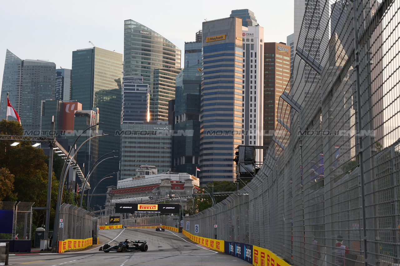 GP SINGAPORE, George Russell (GBR) Mercedes AMG F1 W14.

15.09.2023. Formula 1 World Championship, Rd 16, Singapore Grand Prix, Marina Bay Street Circuit, Singapore, Practice Day.

 - www.xpbimages.com, EMail: requests@xpbimages.com © Copyright: Coates / XPB Images