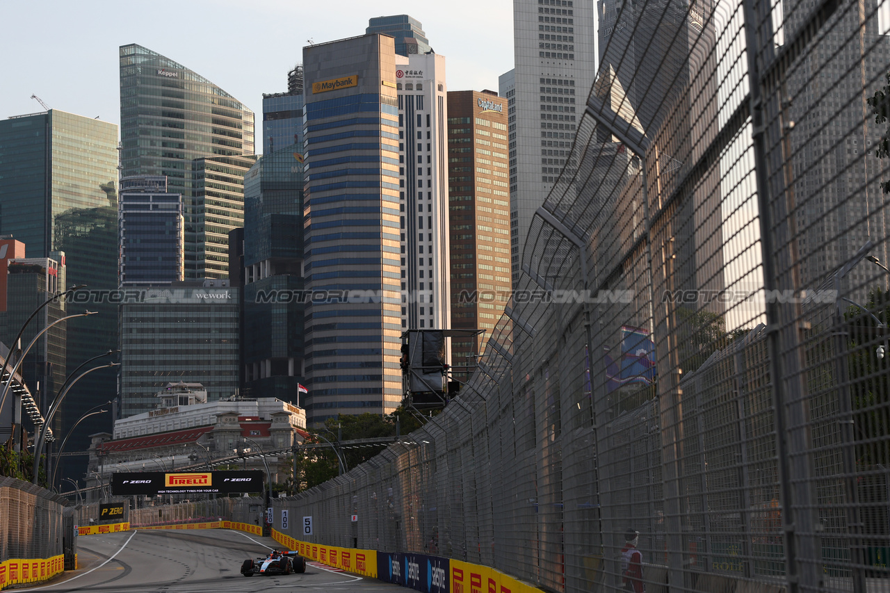 GP SINGAPORE, Alexander Albon (THA) Williams Racing FW45.

15.09.2023. Formula 1 World Championship, Rd 16, Singapore Grand Prix, Marina Bay Street Circuit, Singapore, Practice Day.

 - www.xpbimages.com, EMail: requests@xpbimages.com © Copyright: Coates / XPB Images