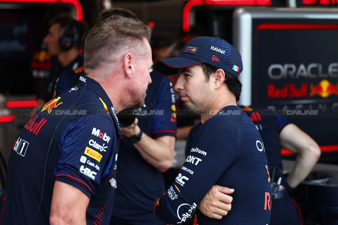 GP SINGAPORE, Sergio Perez (MEX) Red Bull Racing.

15.09.2023. Formula 1 World Championship, Rd 16, Singapore Grand Prix, Marina Bay Street Circuit, Singapore, Practice Day.

 - www.xpbimages.com, EMail: requests@xpbimages.com © Copyright: Coates / XPB Images