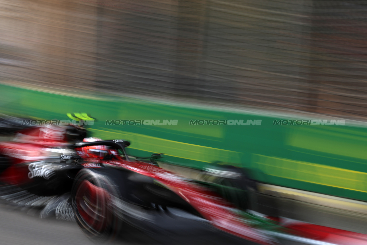 GP SINGAPORE, Zhou Guanyu (CHN) Alfa Romeo F1 Team C43.

15.09.2023. Formula 1 World Championship, Rd 16, Singapore Grand Prix, Marina Bay Street Circuit, Singapore, Practice Day.

 - www.xpbimages.com, EMail: requests@xpbimages.com © Copyright: Rew / XPB Images