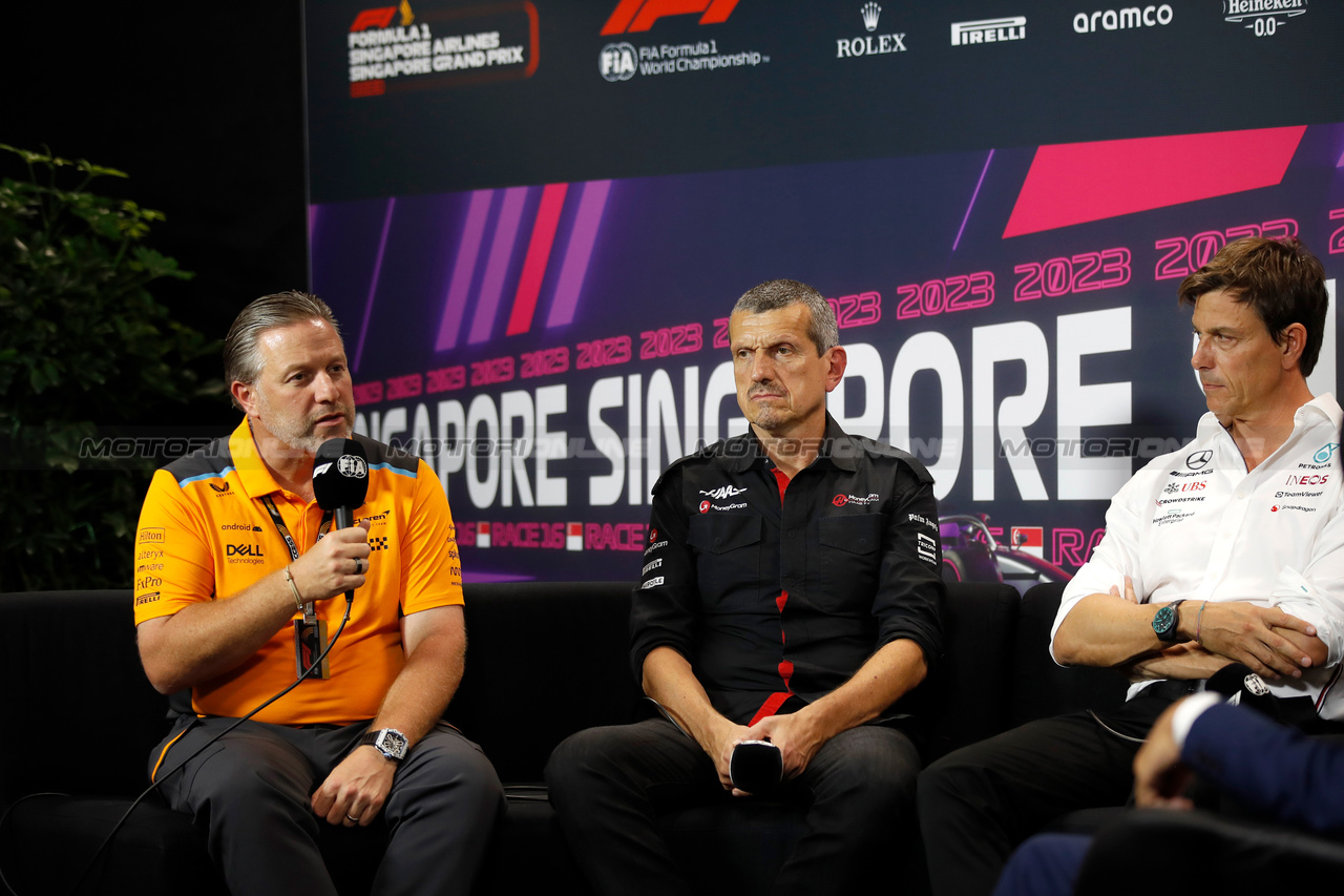 GP SINGAPORE, (L to R): Zak Brown (USA) McLaren Executive Director; Guenther Steiner (ITA) Haas F1 Team Prinicipal; e Toto Wolff (GER) Mercedes AMG F1 Shareholder e Executive Director, in the FIA Press Conference.

15.09.2023. Formula 1 World Championship, Rd 16, Singapore Grand Prix, Marina Bay Street Circuit, Singapore, Practice Day.

- www.xpbimages.com, EMail: requests@xpbimages.com © Copyright: XPB Images