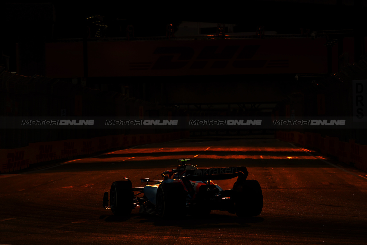 GP SINGAPORE, Lando Norris (GBR) McLaren MCL60.

15.09.2023. Formula 1 World Championship, Rd 16, Singapore Grand Prix, Marina Bay Street Circuit, Singapore, Practice Day.

- www.xpbimages.com, EMail: requests@xpbimages.com © Copyright: Charniaux / XPB Images