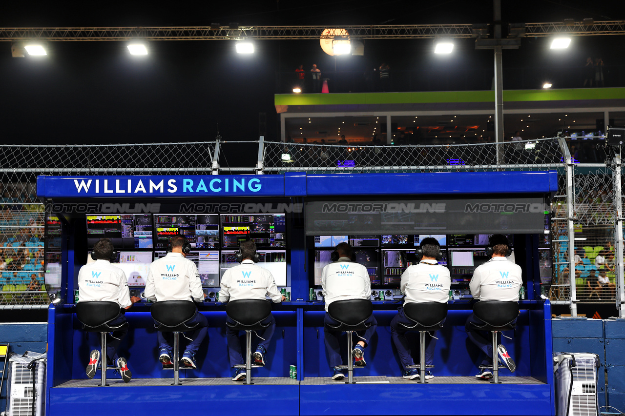 GP SINGAPORE, Williams Racing pit gantry.

15.09.2023. Formula 1 World Championship, Rd 16, Singapore Grand Prix, Marina Bay Street Circuit, Singapore, Practice Day.

- www.xpbimages.com, EMail: requests@xpbimages.com © Copyright: Batchelor / XPB Images