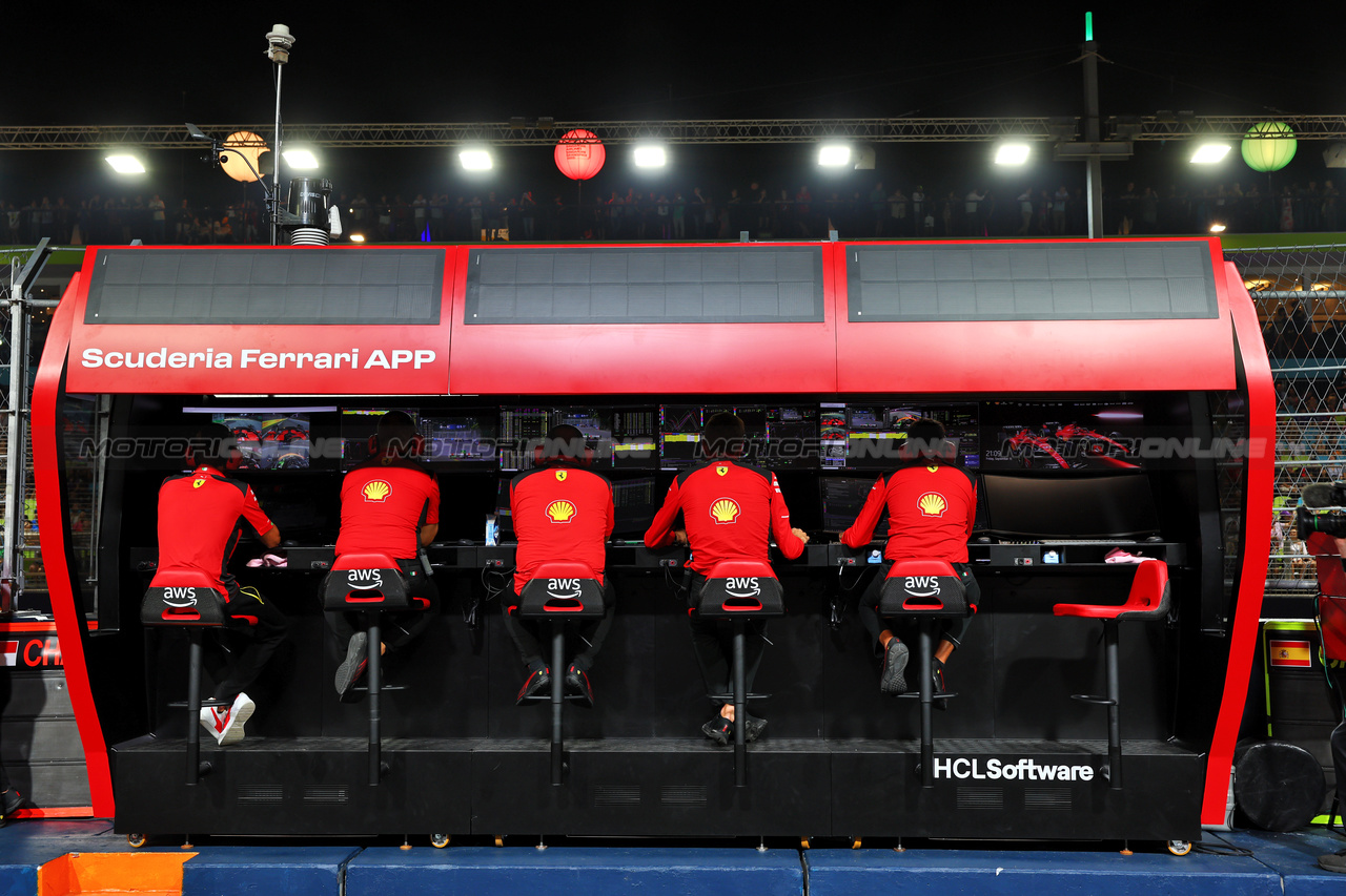 GP SINGAPORE, Ferrari pit gantry.

15.09.2023. Formula 1 World Championship, Rd 16, Singapore Grand Prix, Marina Bay Street Circuit, Singapore, Practice Day.

- www.xpbimages.com, EMail: requests@xpbimages.com © Copyright: Batchelor / XPB Images
