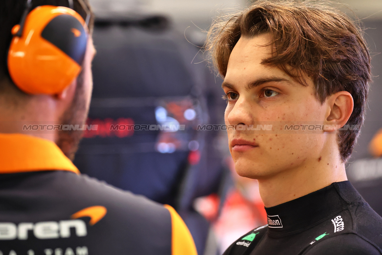 GP SINGAPORE, Oscar Piastri (AUS) McLaren.

15.09.2023. Formula 1 World Championship, Rd 16, Singapore Grand Prix, Marina Bay Street Circuit, Singapore, Practice Day.

- www.xpbimages.com, EMail: requests@xpbimages.com © Copyright: Batchelor / XPB Images