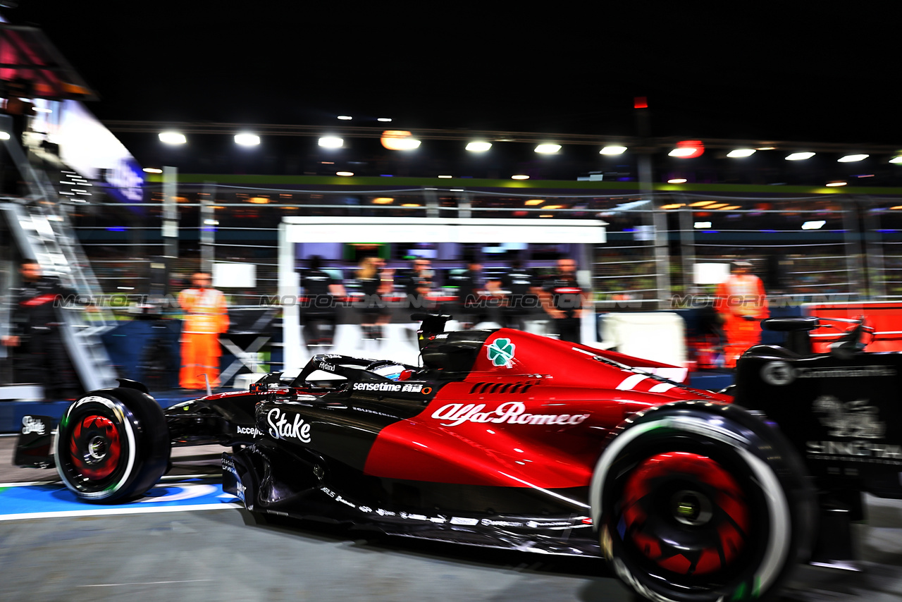 GP SINGAPORE, Valtteri Bottas (FIN) Alfa Romeo F1 Team C43 leaves the pits.

15.09.2023. Formula 1 World Championship, Rd 16, Singapore Grand Prix, Marina Bay Street Circuit, Singapore, Practice Day.

- www.xpbimages.com, EMail: requests@xpbimages.com © Copyright: Batchelor / XPB Images